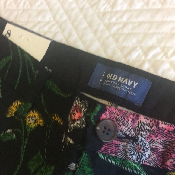 New old navy shorts! - Picture 3 of 3